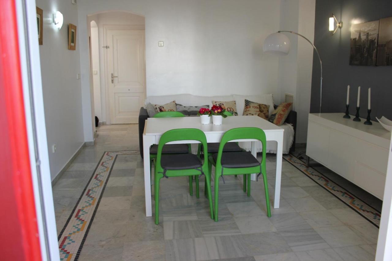 185 Alberca Apartment